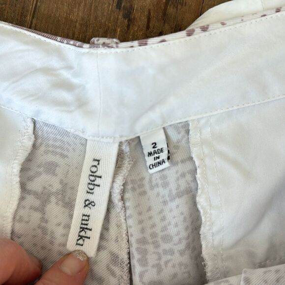 Robbi and Nikki Shorts, white, grey, snake print, neutral, pleated front, loose - Picture 4 of 6